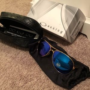 Women’s Oakley HDPolarized Aviators - BRAND NEW!